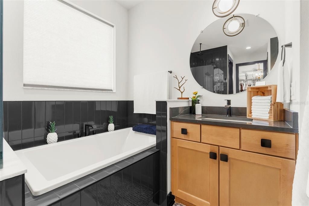 出租: $3,595 (4 贝兹, 3 浴室, 2192 平方英尺)