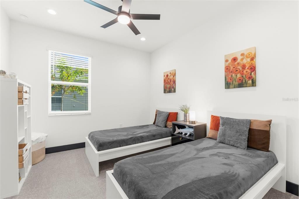 出租: $3,595 (4 贝兹, 3 浴室, 2192 平方英尺)