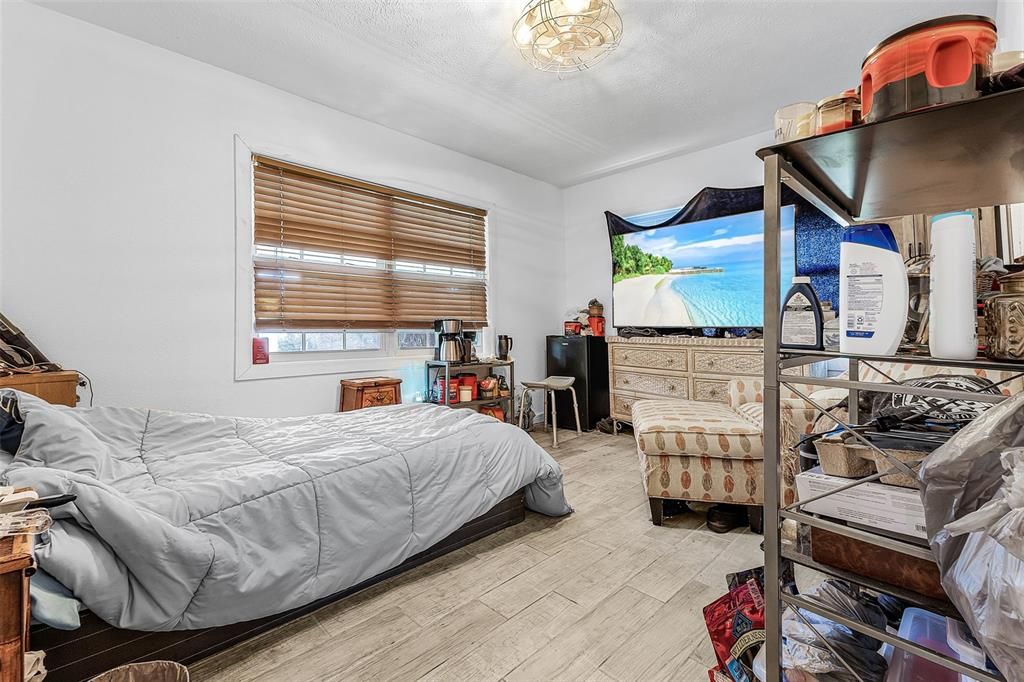 For Sale: $200,000 (3 beds, 2 baths, 1600 Square Feet)