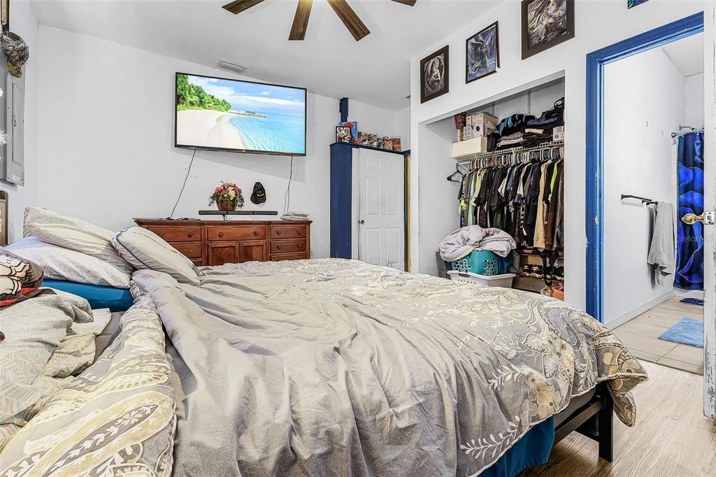 For Sale: $200,000 (3 beds, 2 baths, 1600 Square Feet)