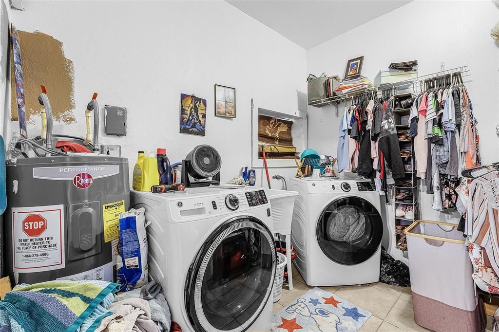 For Sale: $200,000 (3 beds, 2 baths, 1600 Square Feet)