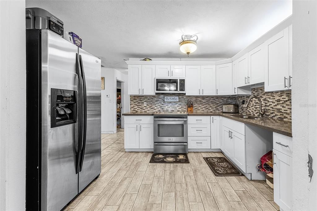 For Sale: $200,000 (3 beds, 2 baths, 1600 Square Feet)