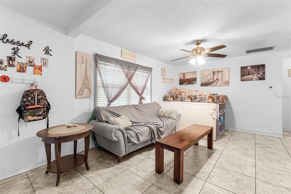 For Sale: $200,000 (3 beds, 2 baths, 1600 Square Feet)