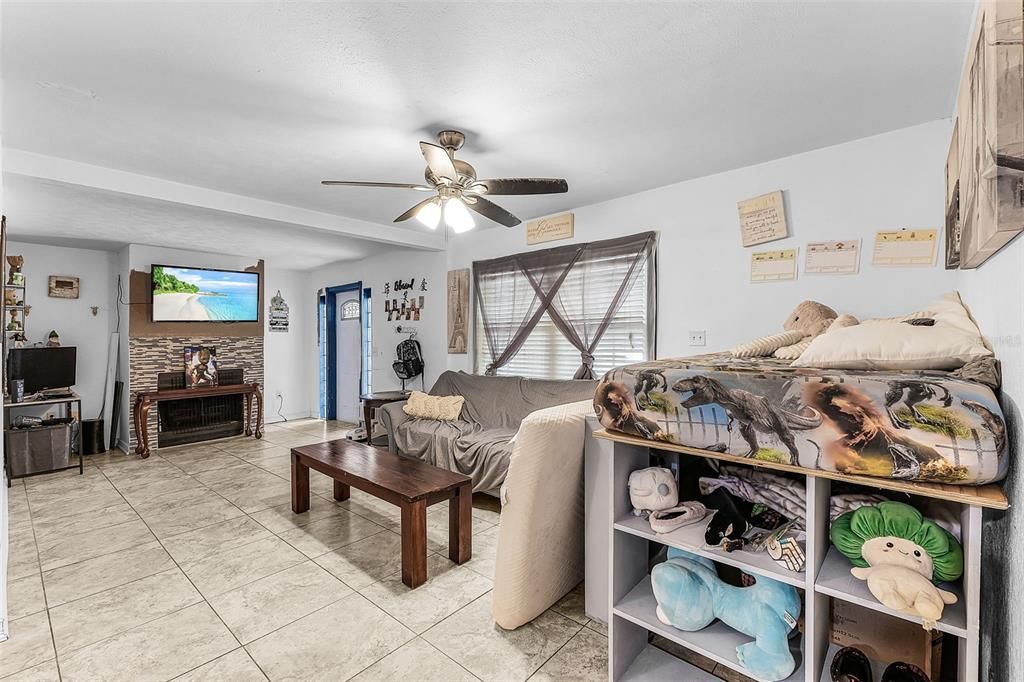 For Sale: $200,000 (3 beds, 2 baths, 1600 Square Feet)