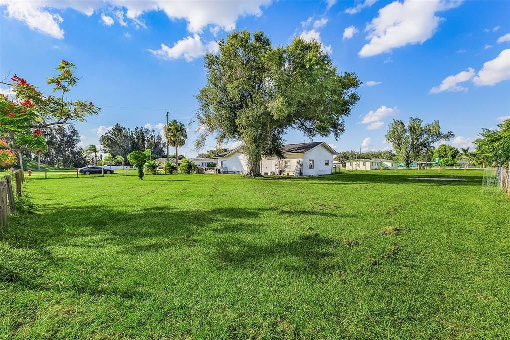 For Sale: $200,000 (3 beds, 2 baths, 1600 Square Feet)