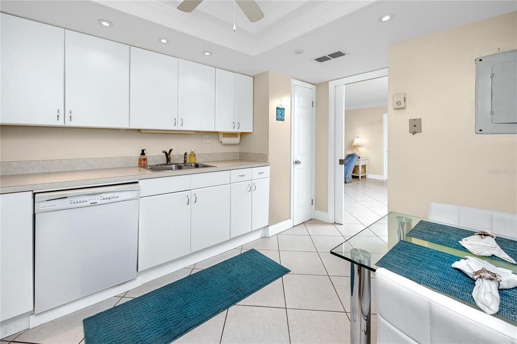 For Sale: $192,900 (2 beds, 2 baths, 1100 Square Feet)