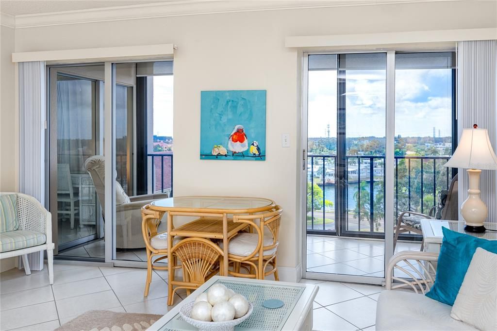 For Sale: $192,900 (2 beds, 2 baths, 1100 Square Feet)