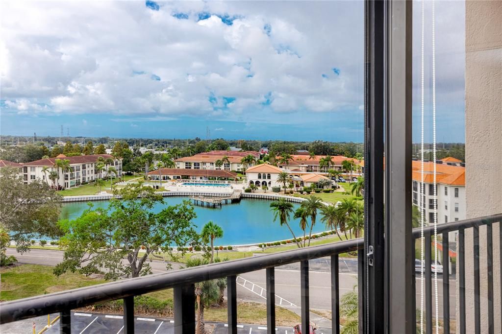 For Sale: $192,900 (2 beds, 2 baths, 1100 Square Feet)