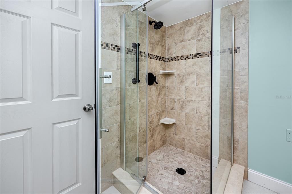 For Sale: $192,900 (2 beds, 2 baths, 1100 Square Feet)