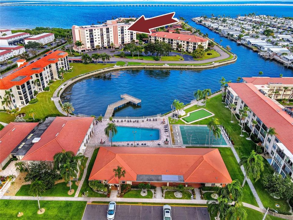 For Sale: $192,900 (2 beds, 2 baths, 1100 Square Feet)