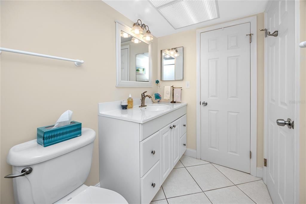 For Sale: $192,900 (2 beds, 2 baths, 1100 Square Feet)