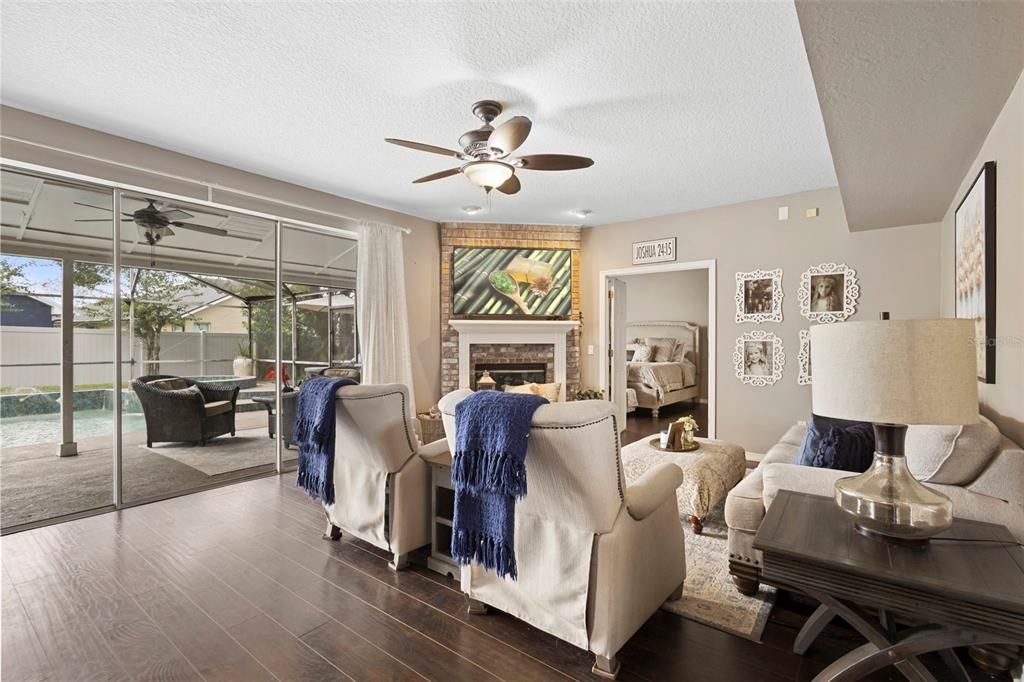 En Venta: $721,000 (5 camas, 2 baños, 2880 Pies cuadrados)