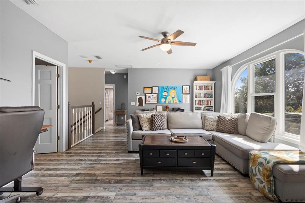 En Venta: $721,000 (5 camas, 2 baños, 2880 Pies cuadrados)