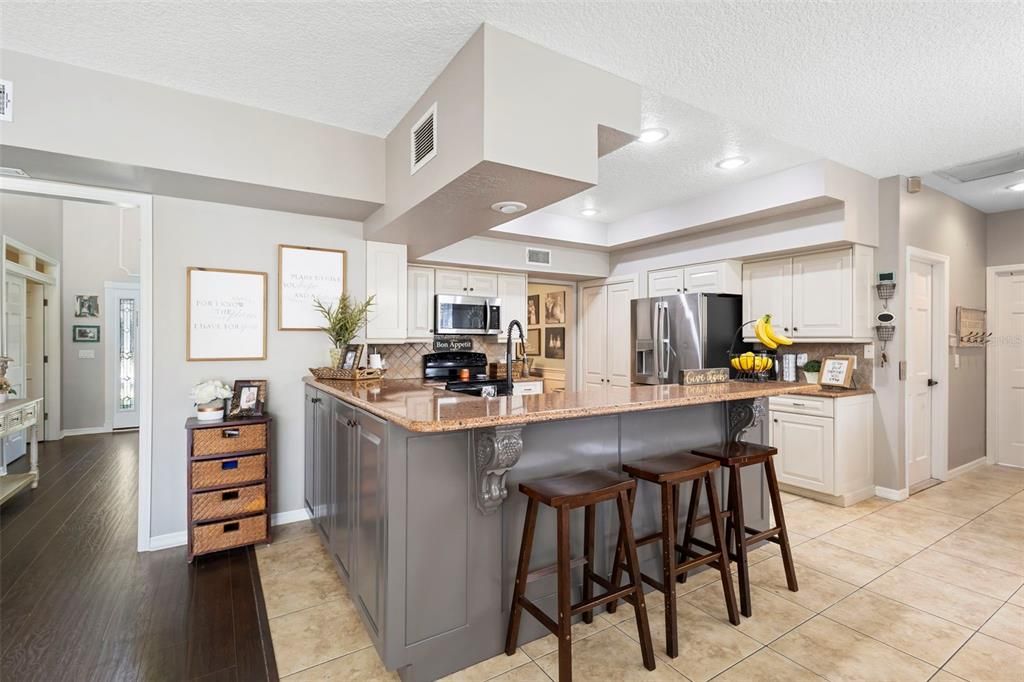 En Venta: $721,000 (5 camas, 2 baños, 2880 Pies cuadrados)