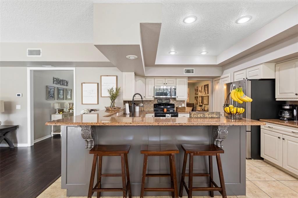 En Venta: $721,000 (5 camas, 2 baños, 2880 Pies cuadrados)