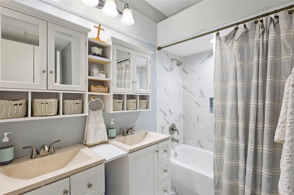 En Venta: $721,000 (5 camas, 2 baños, 2880 Pies cuadrados)