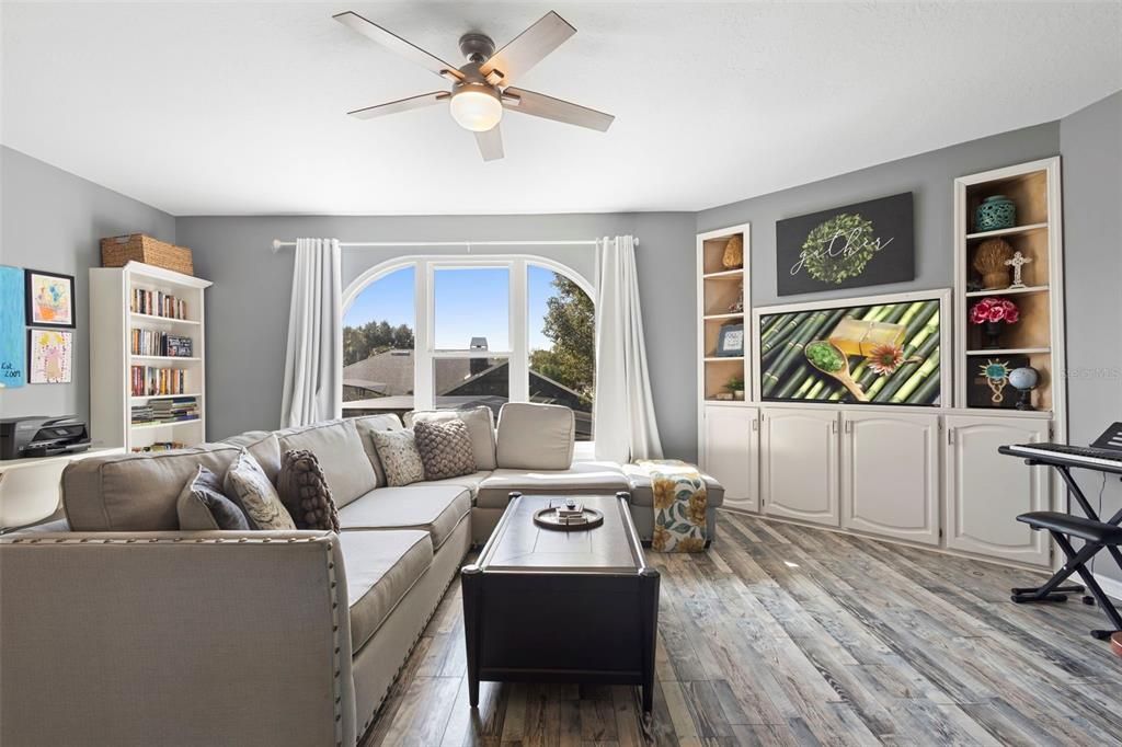 En Venta: $721,000 (5 camas, 2 baños, 2880 Pies cuadrados)