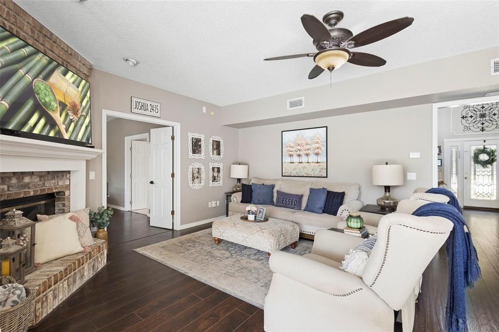 En Venta: $721,000 (5 camas, 2 baños, 2880 Pies cuadrados)