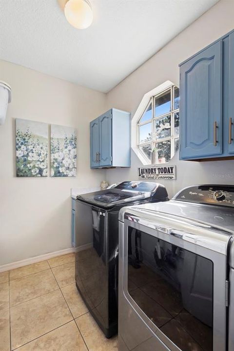 En Venta: $721,000 (5 camas, 2 baños, 2880 Pies cuadrados)