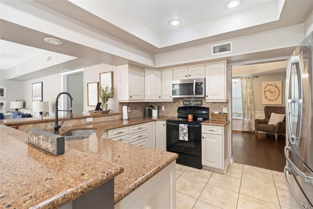 En Venta: $721,000 (5 camas, 2 baños, 2880 Pies cuadrados)