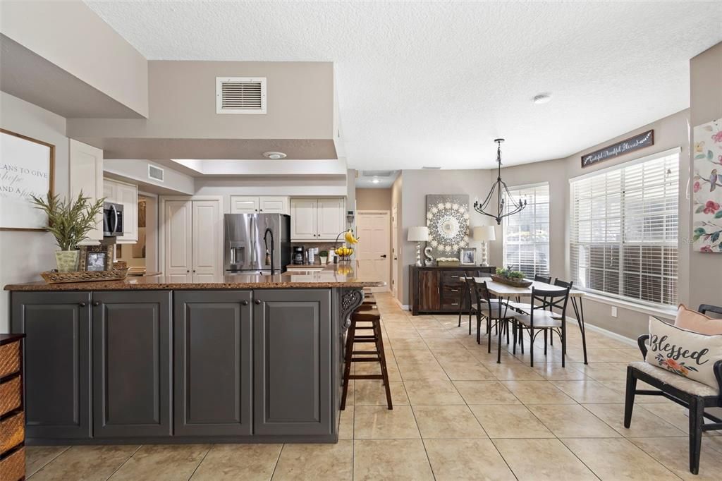 En Venta: $721,000 (5 camas, 2 baños, 2880 Pies cuadrados)