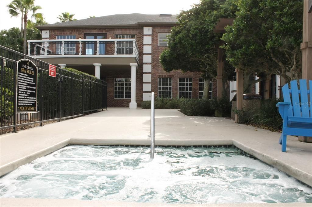 For Rent: $1,249 (1 beds, 1 baths, 619 Square Feet)