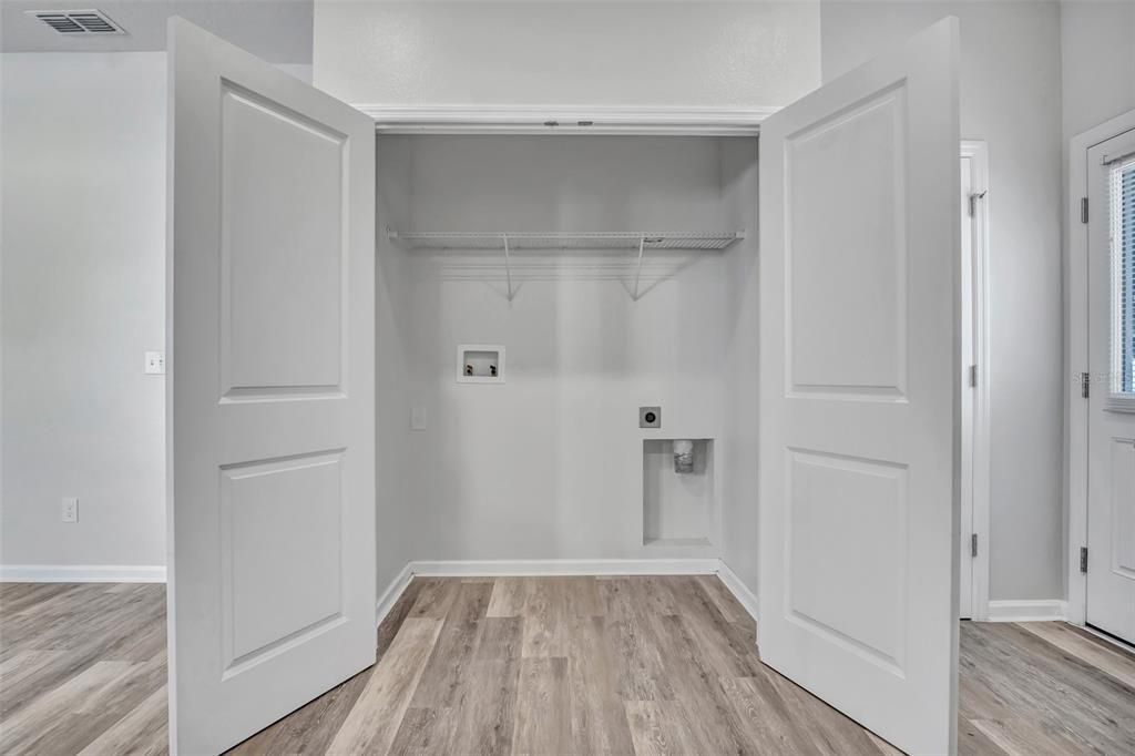 For Sale: $315,000 (3 beds, 2 baths, 1174 Square Feet)