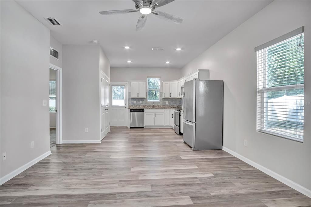 For Sale: $315,000 (3 beds, 2 baths, 1174 Square Feet)