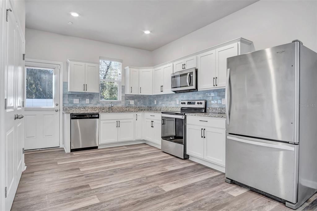 For Sale: $315,000 (3 beds, 2 baths, 1174 Square Feet)