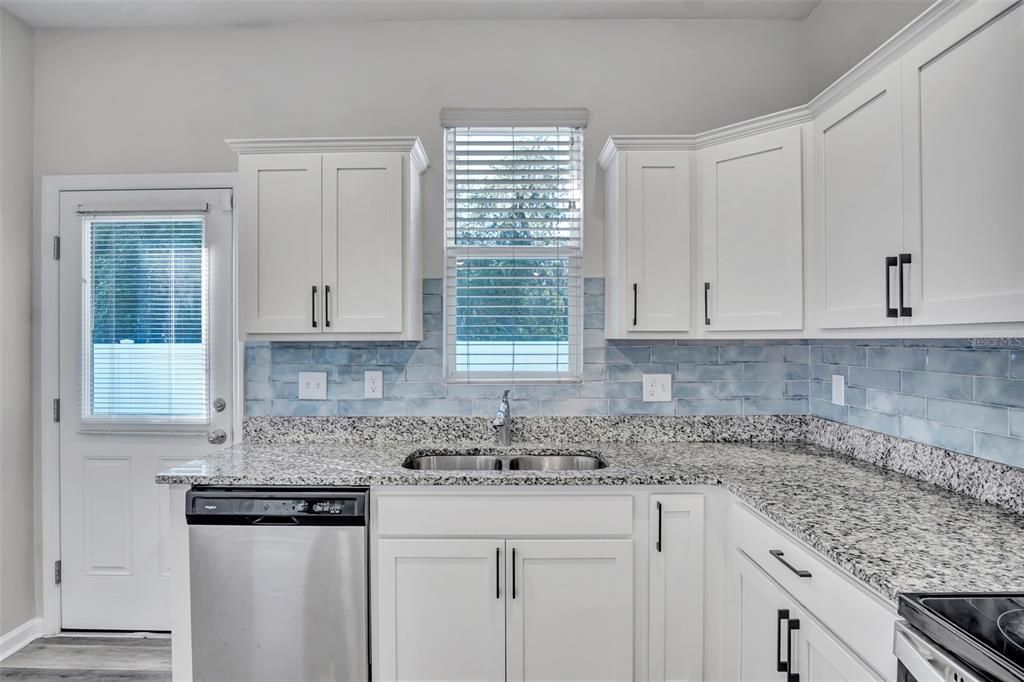 For Sale: $315,000 (3 beds, 2 baths, 1174 Square Feet)