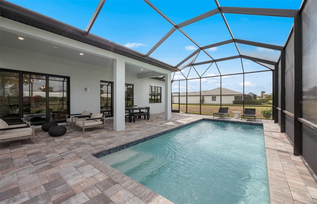 Под контрактом: $750,000 (3 спален, 2 ванн, 1670 Квадратных фут)