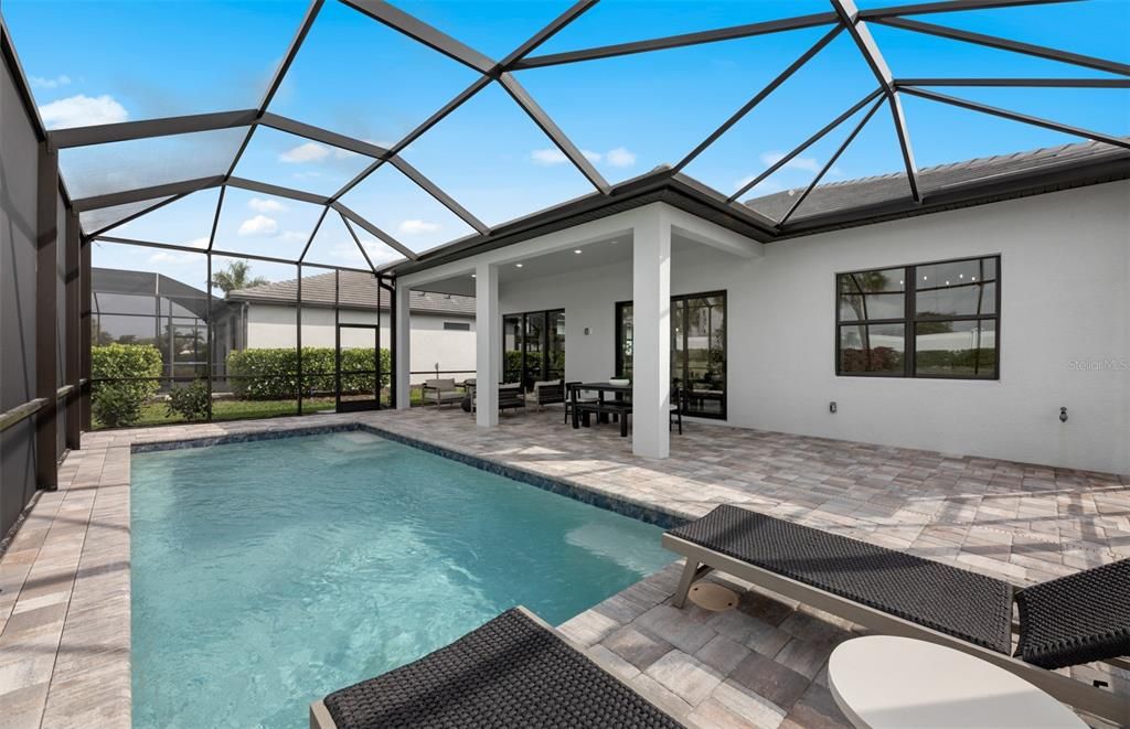 Под контрактом: $750,000 (3 спален, 2 ванн, 1670 Квадратных фут)