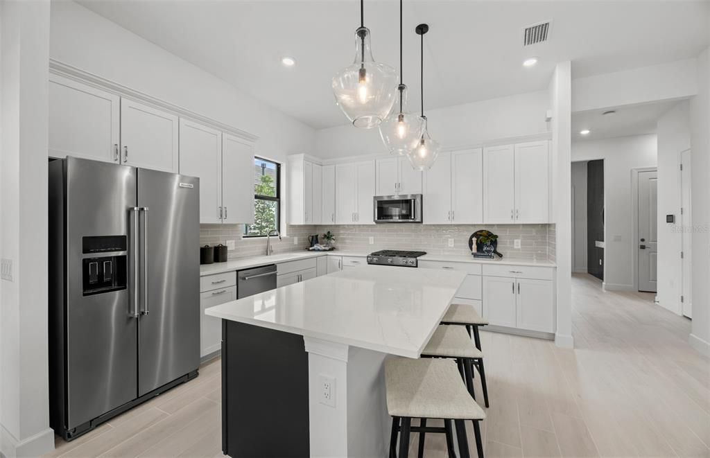 Под контрактом: $750,000 (3 спален, 2 ванн, 1670 Квадратных фут)