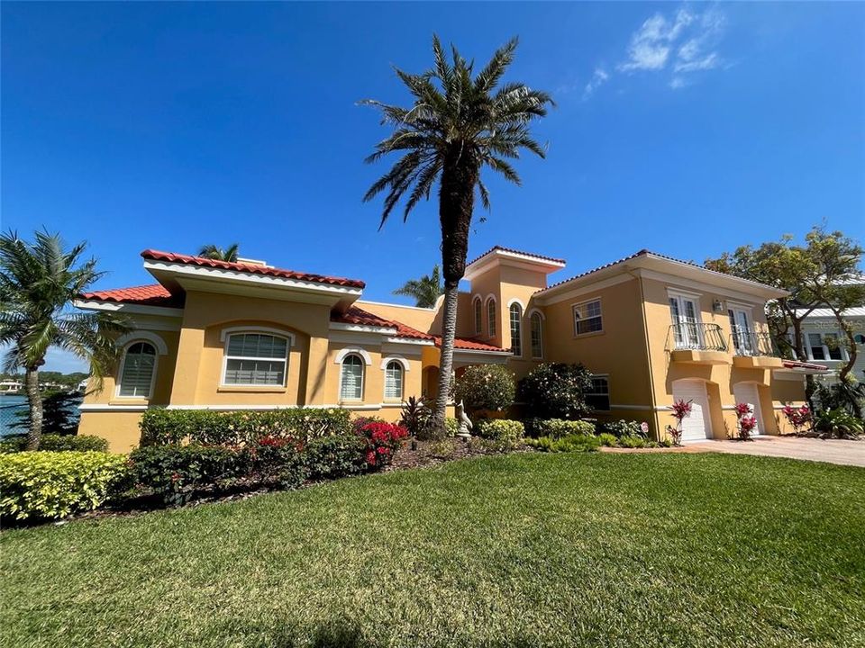 For Sale: $3,379,000 (5 beds, 3 baths, 3700 Square Feet)