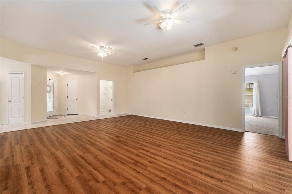 En Venta: $299,900 (2 camas, 2 baños, 1698 Pies cuadrados)