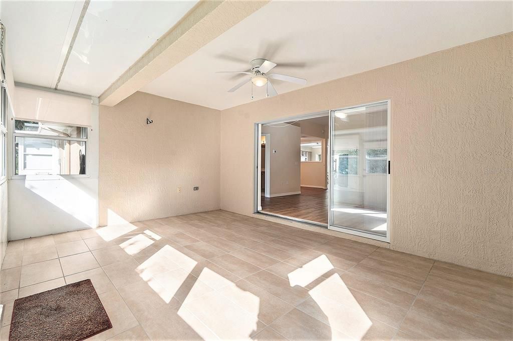 En Venta: $299,900 (2 camas, 2 baños, 1698 Pies cuadrados)