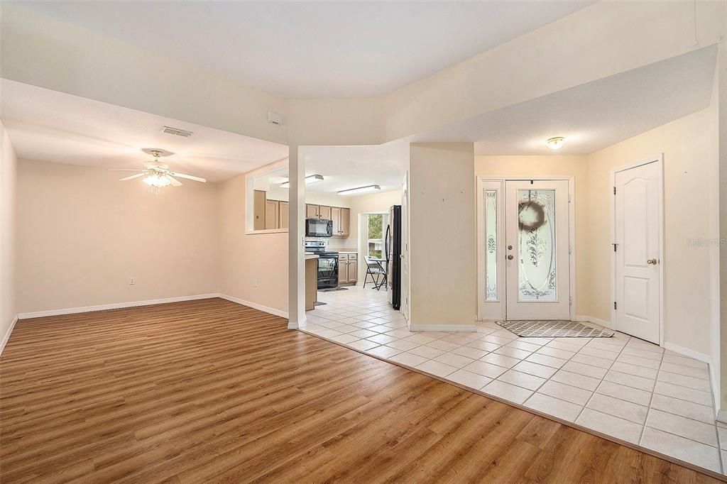 En Venta: $299,900 (2 camas, 2 baños, 1698 Pies cuadrados)