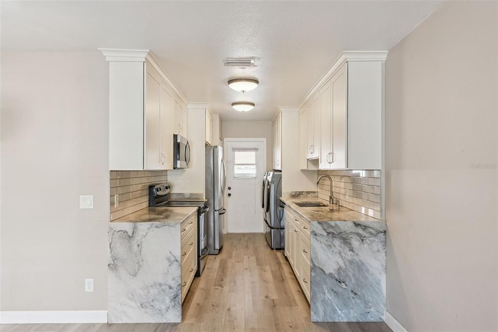 待售: $160,000 (2 贝兹, 2 浴室, 1140 平方英尺)