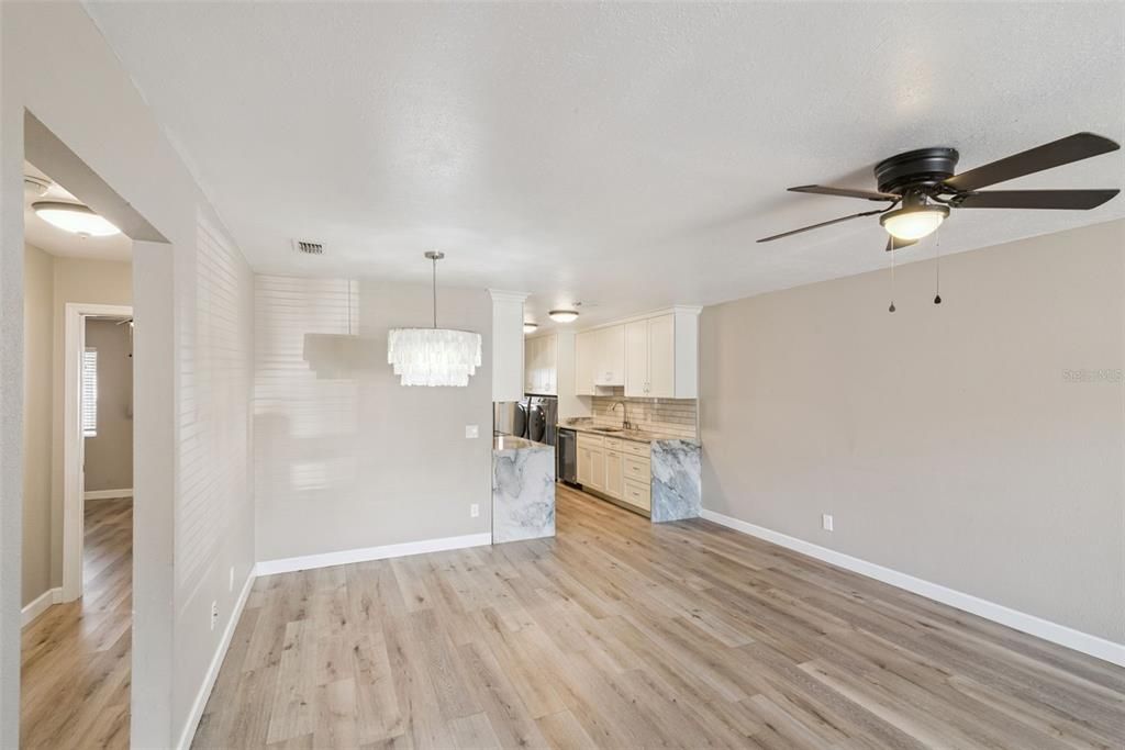 待售: $160,000 (2 贝兹, 2 浴室, 1140 平方英尺)