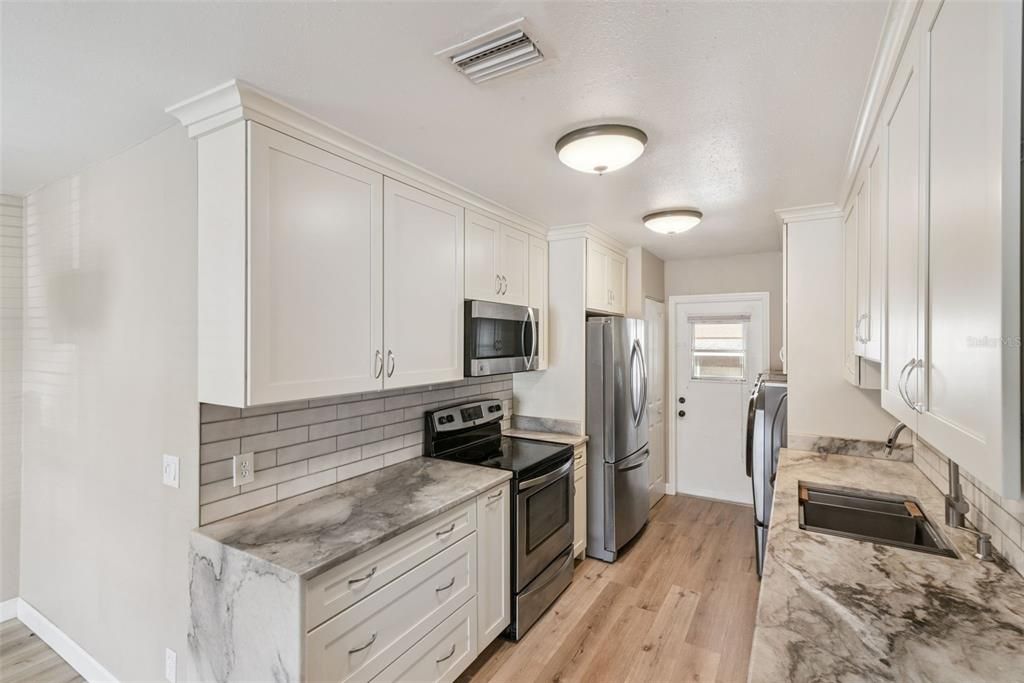 待售: $160,000 (2 贝兹, 2 浴室, 1140 平方英尺)