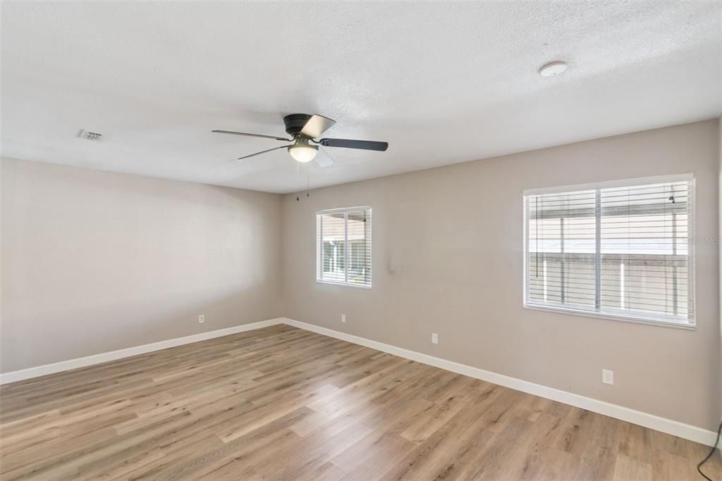 待售: $160,000 (2 贝兹, 2 浴室, 1140 平方英尺)