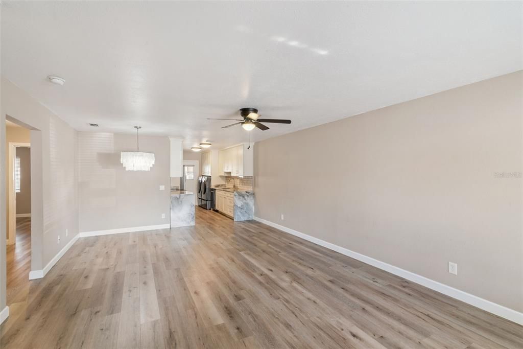 待售: $160,000 (2 贝兹, 2 浴室, 1140 平方英尺)