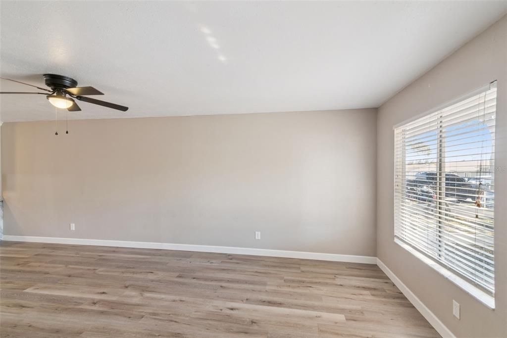 待售: $160,000 (2 贝兹, 2 浴室, 1140 平方英尺)