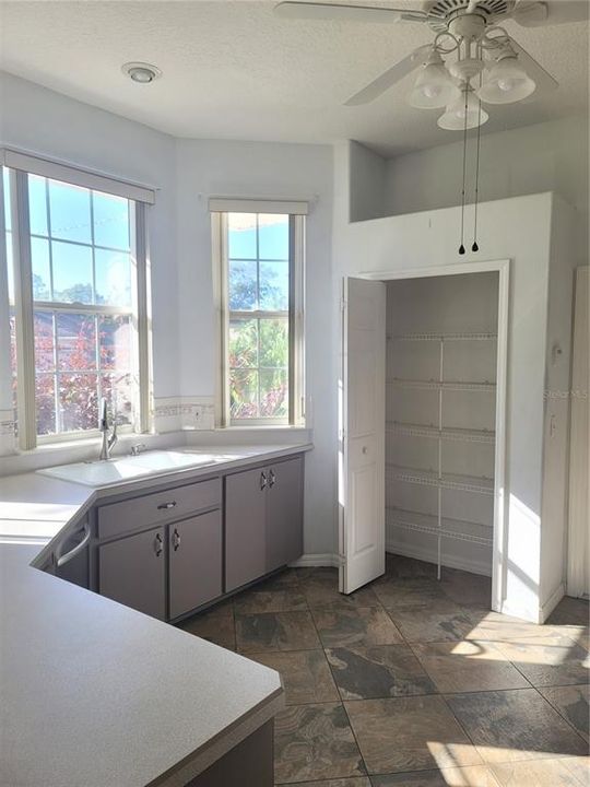 В аренду: $2,000 (4 спален, 2 ванн, 1745 Квадратных фут)