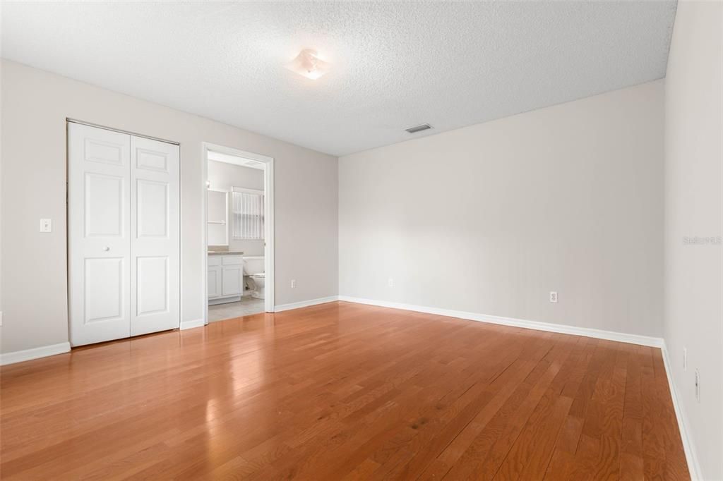 Active With Contract: $262,900 (3 beds, 2 baths, 1320 Square Feet)