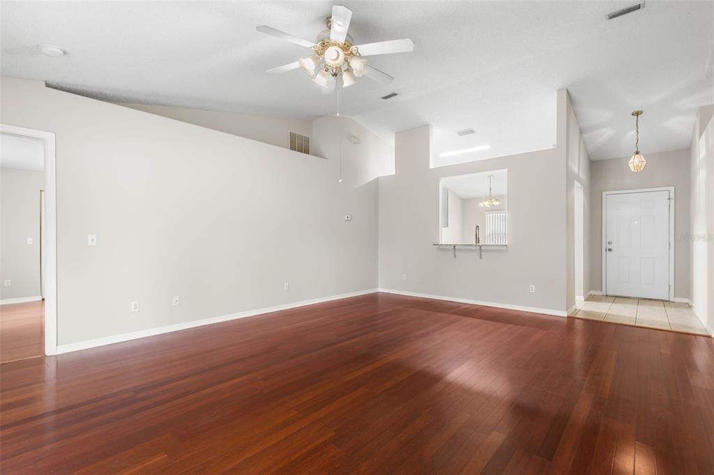 Active With Contract: $262,900 (3 beds, 2 baths, 1320 Square Feet)