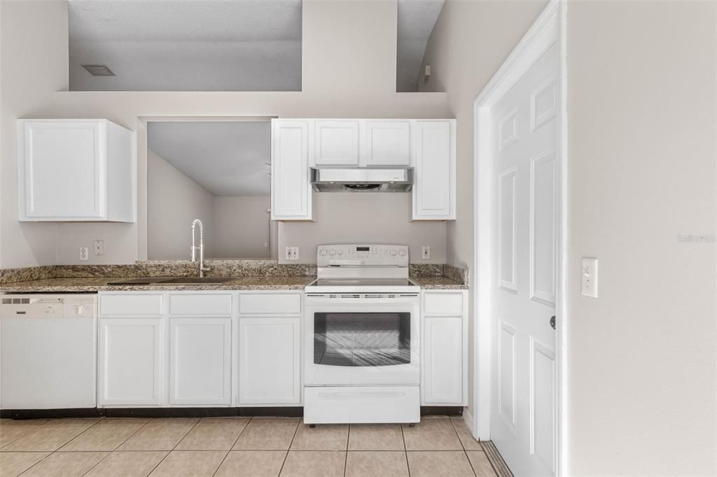 Active With Contract: $262,900 (3 beds, 2 baths, 1320 Square Feet)