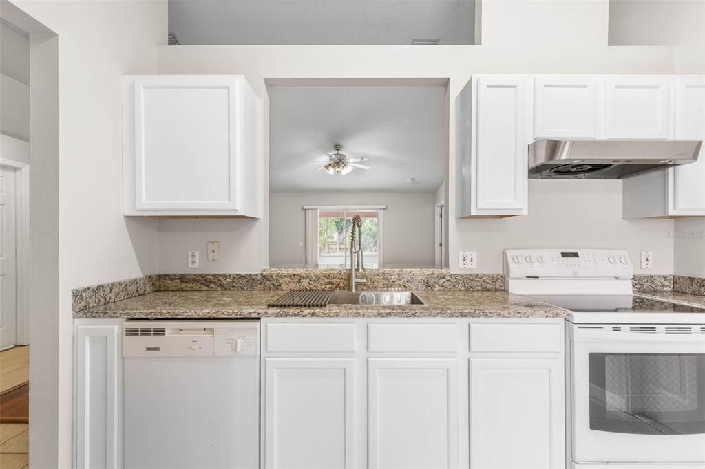 Active With Contract: $262,900 (3 beds, 2 baths, 1320 Square Feet)