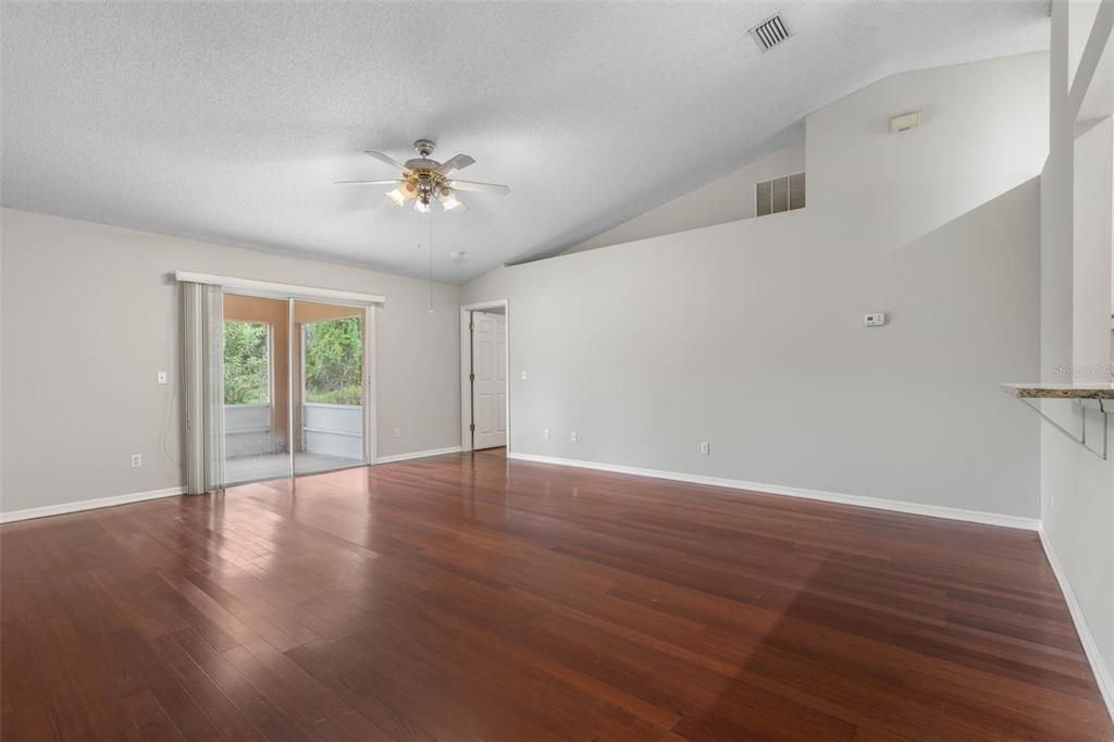 Active With Contract: $262,900 (3 beds, 2 baths, 1320 Square Feet)