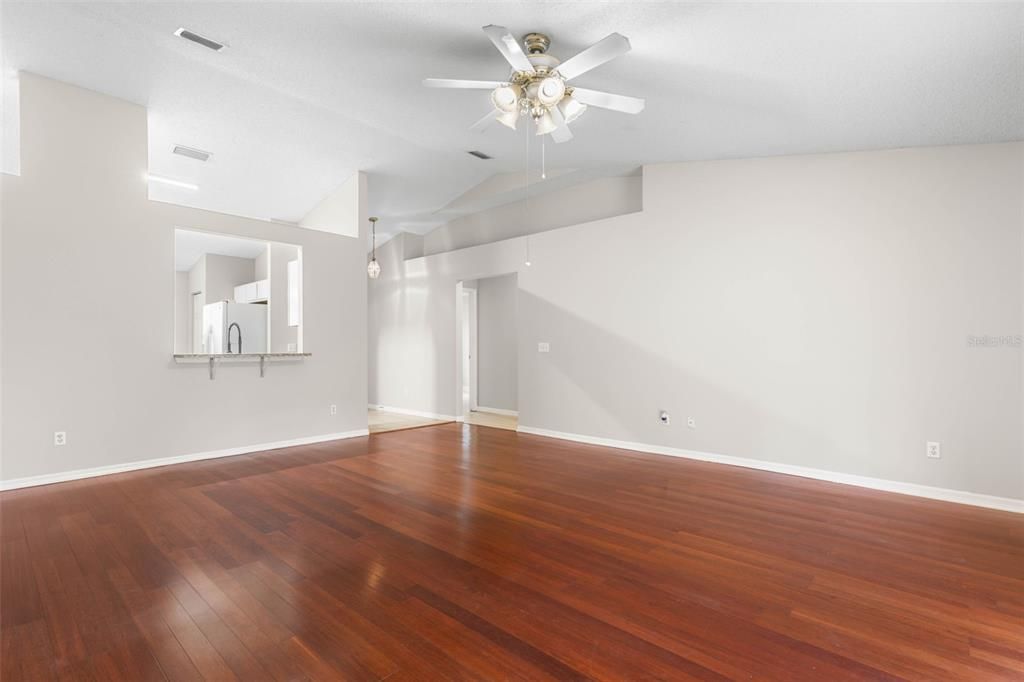 Active With Contract: $262,900 (3 beds, 2 baths, 1320 Square Feet)